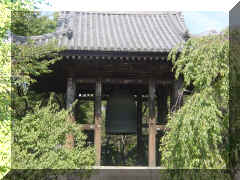 Tokyo tower - temple cloche.jpg (86977 bytes)