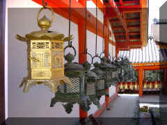 Nara - Kasuga lampes.jpg (54246 bytes)