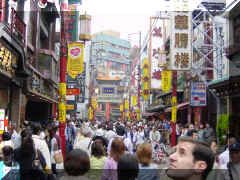 Yokohama - Chinatown rue.jpg (78364 bytes)