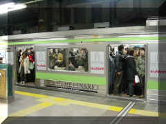Yamanote line minuit rempli.jpg (46795 bytes)