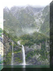 Milford Sound - cruise3.jpg (53088 bytes)