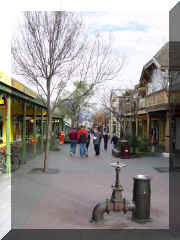 Queenstown - street1.jpg (60786 bytes)