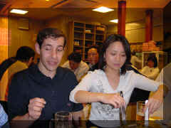 020323 - okonomiyaki03.jpg (46156 bytes)
