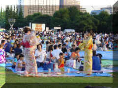 Meiji-jingu hanabi - 03.jpg (73643 bytes)