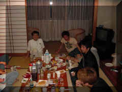 Chiba group trip - party09.jpg (43548 bytes)