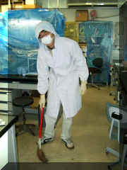 Lab cleaning - 05.jpg (45505 bytes)
